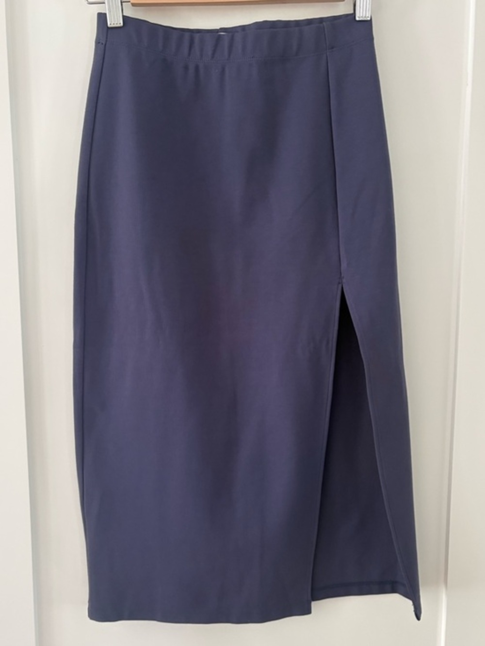 Babaton Aritzia stretch blue pencil skirt with slit size 4 pull on elastic waist